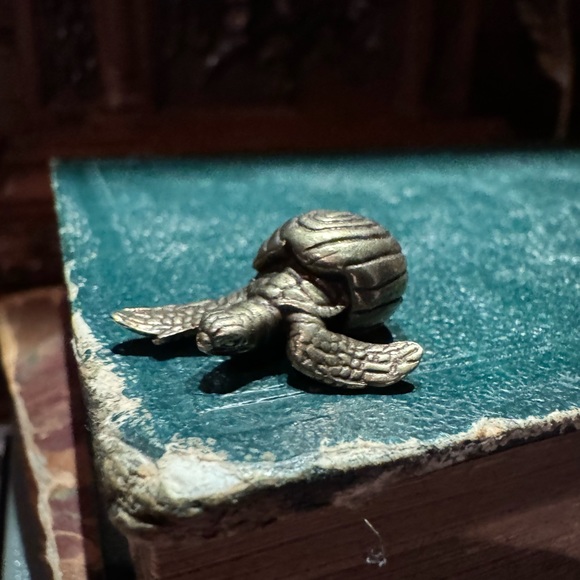 Tiny Brass Sea Turtle Vintage-style Sculpture Desk Decor - Picture 3 of 8